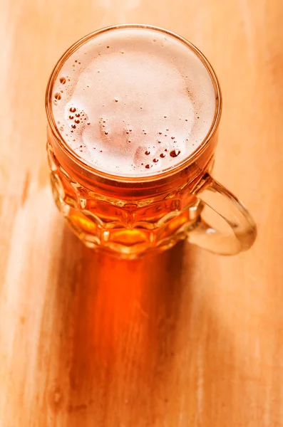 Birra lager sul tavolo — Foto Stock