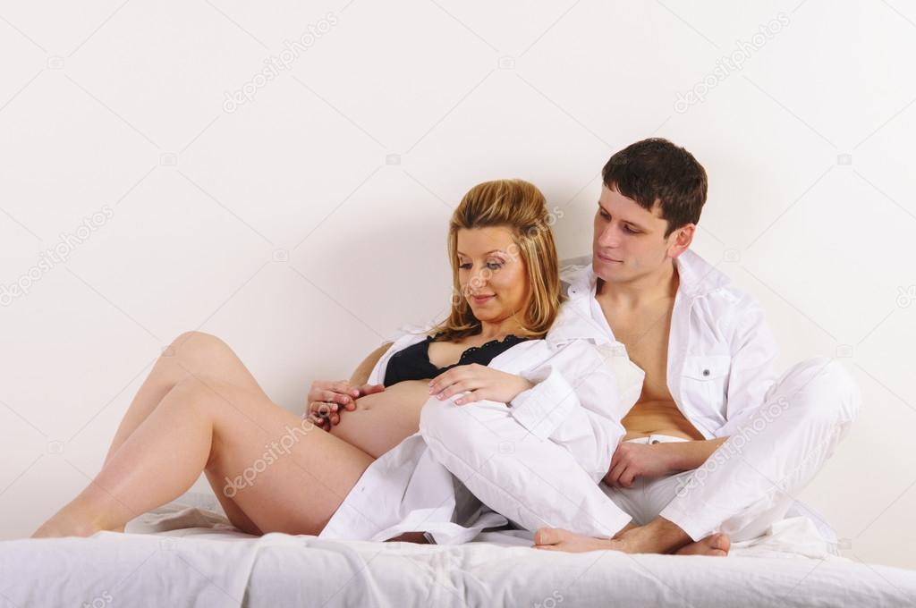 Домашний Секс Со Зрелой Изголодавшейся Самочкой На Кровати