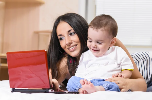 Mother and son are using laptop — Stock Photo, Image