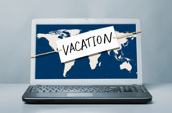 Laptop with vacation note — Stock Photo, Image