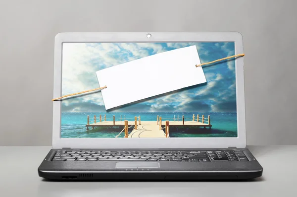 Laptop with blank note — Stock Photo, Image