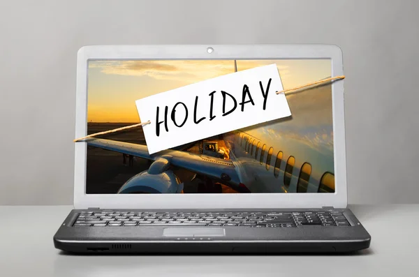 Laptop with holiday note — Stock Photo, Image
