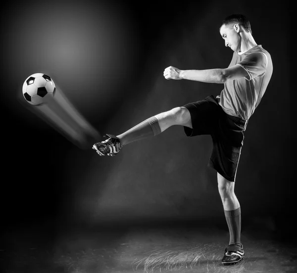 Futbol oyuncu vuruş — Stok fotoğraf