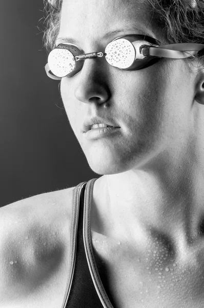 Looking sideways woman swimmer — Stock Photo, Image