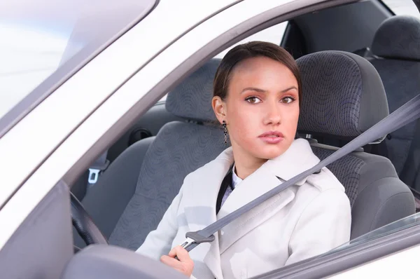 Mulher de negócios em um carro — Fotografia de Stock