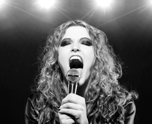 Singing rock song — Stock Photo, Image