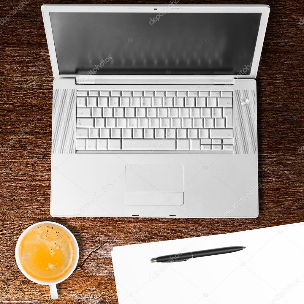 Laptop Dan Secangkir Kopi Stok Foto C Sergeypeterman 27827131