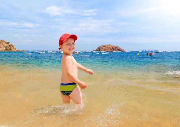 Νεαρό αγόρι στην παραλία — Φωτογραφία Αρχείου