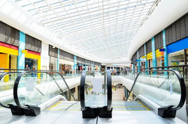 Centro comercial moderno — Foto de Stock