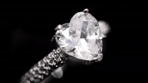 Bague de fiançailles diamant tournant — Video