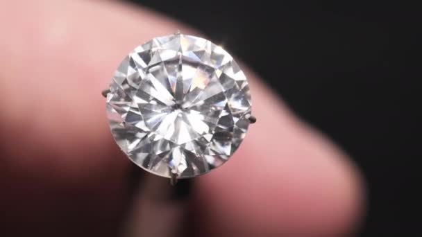 Diamond Gem Hand Gemologist Jeweller Professional Holding Piece Jewelry Macro — Vídeo de Stock