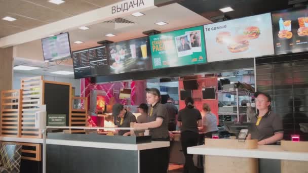 Saint Petersburg Russia June 2022 Interior Fast Food Restaurant Vkusno — Stockvideo