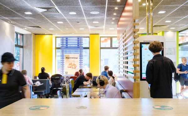 Saint Petersburg Russia June 2022 Interior Fast Food Restaurant Vkusno — Stockfoto