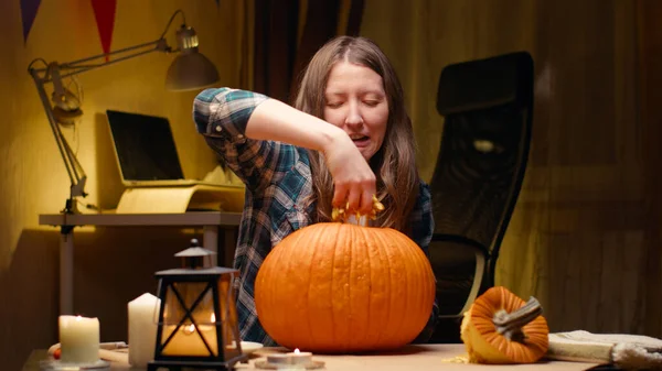 Preparing Pumpkin Halloween Pulling Out Guts Seeds Being Grossed Out — стоковое фото