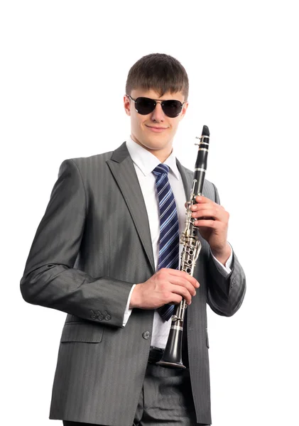 Joven músico en gafas de sol con clarinete — Foto de Stock