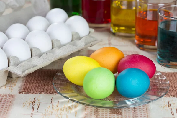 Coloring eggs for Easter holiday — Stock Photo, Image