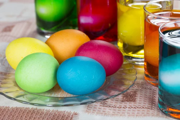 Coloring eggs for Easter holiday — Stock Photo, Image