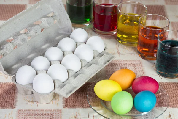 Coloring eggs for Easter holiday — Stock Photo, Image