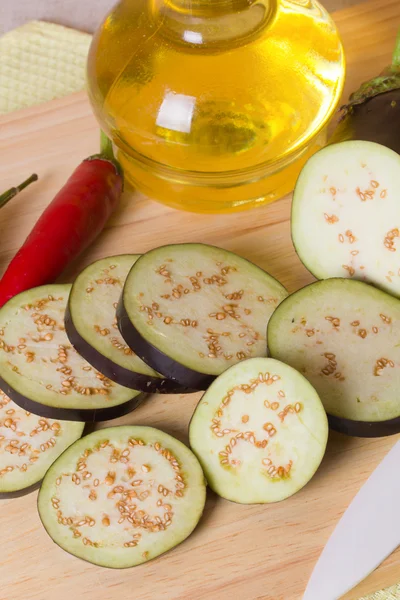 Färska aubergine — Stockfoto