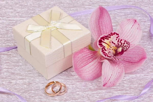 Box for gift and orchid — Stock Photo, Image