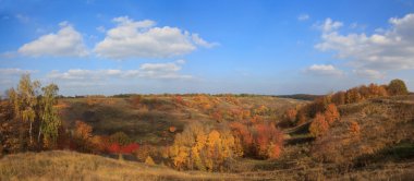 Güzel renkli sonbahar manzarası