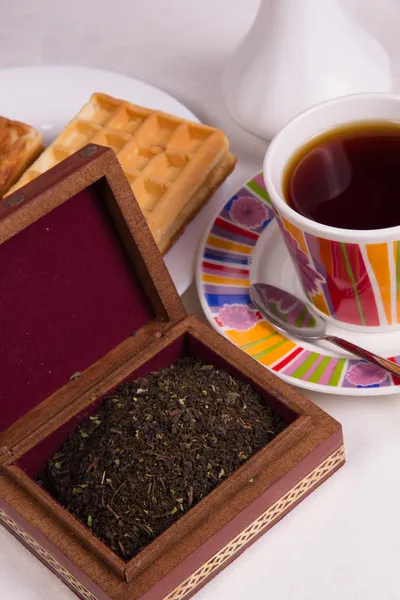 Waffles and tea — Stock Photo, Image