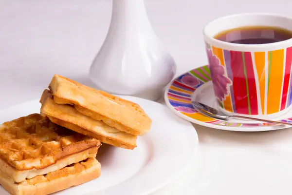 Waffles and tea — Stock Photo, Image