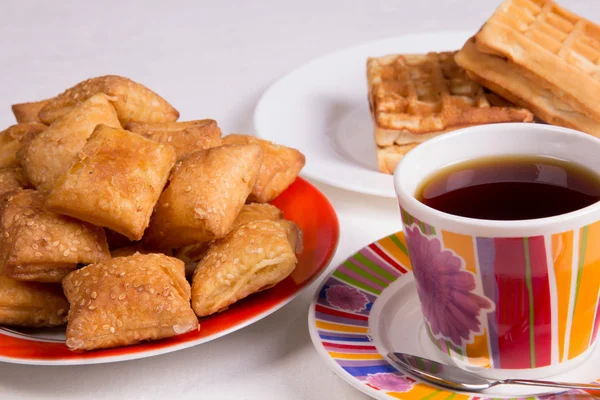 Waffles and tea — Stock Photo, Image