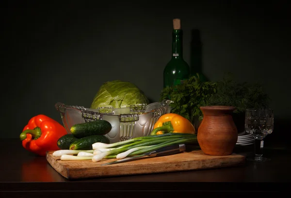 Stillleben mit Zutaten für einen Salat — Stockfoto