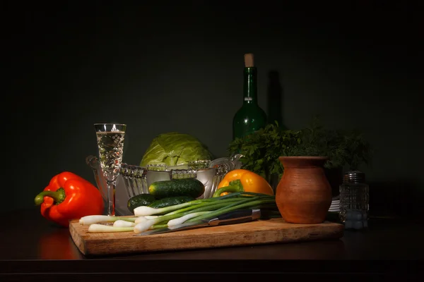 Stillleben mit Zutaten für einen Salat — Stockfoto