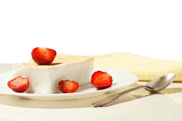 Ice cream and strawberries — Stock Photo, Image