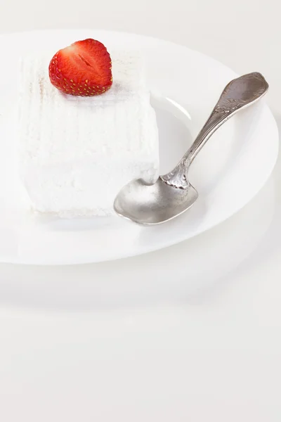 Ice cream and strawberries — Stock Photo, Image