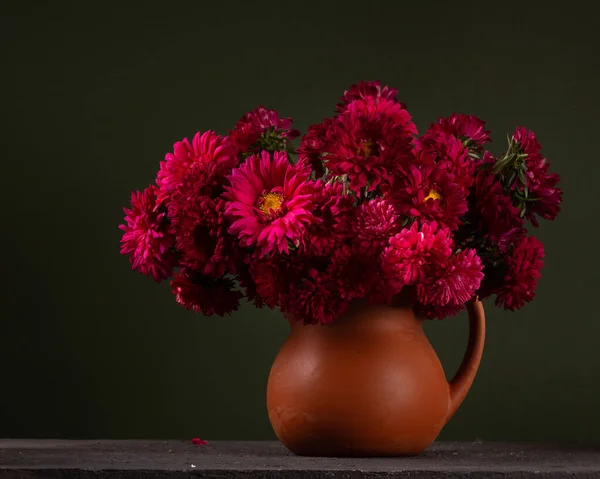 Bouquet Red Asters Ceramic Jug Dark Background — Stock Photo, Image