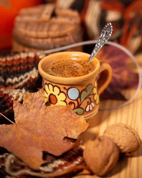 Bir Fincan Sıcak Kahveyle Sonbahar Konsepti — Stok fotoğraf