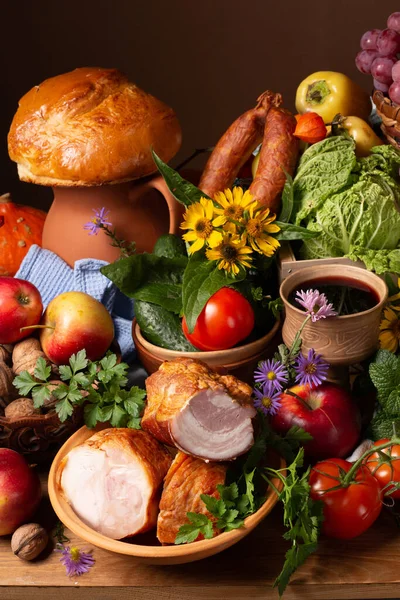 Masih Hidup Dengan Sayuran Buah Buahan Produk Daging Atas Meja — Stok Foto
