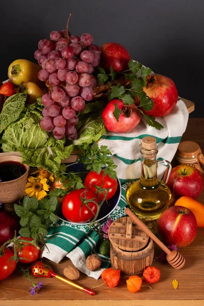 Stilleben Med Grönsaker Frukt Köttprodukter Bordet — Stockfoto