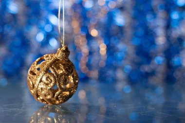 Soyut bir arkaplanda güzel aksesuarlarla Noel konseri