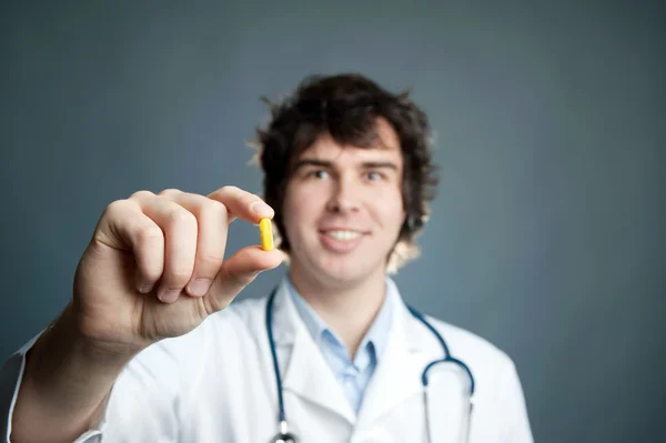 Dottore con una pillola — Foto Stock