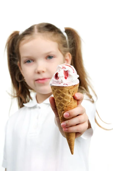 Ωραίο κορίτσι με παγωτό — Φωτογραφία Αρχείου