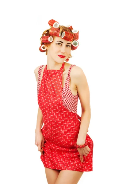 Nette Hausfrau im roten Kleid — Stockfoto