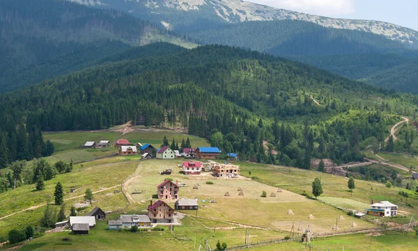 Village in the Carpathians — Stock Photo, Image
