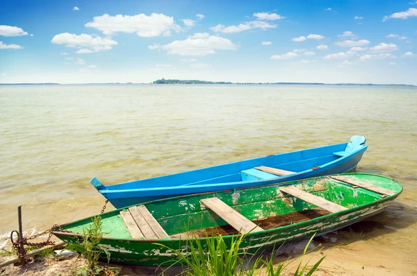 Banco de lago — Fotografia de Stock