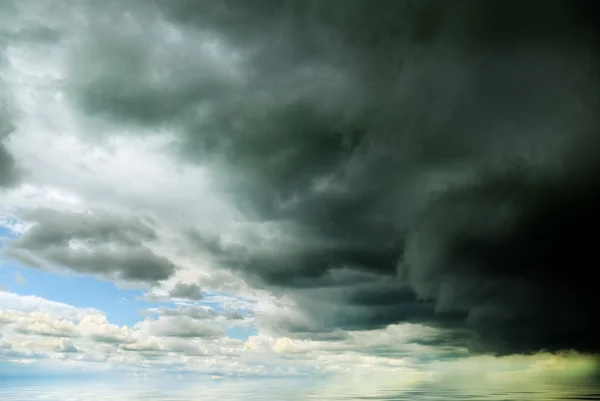 Veduta delle nuvole temporalesche — Foto Stock