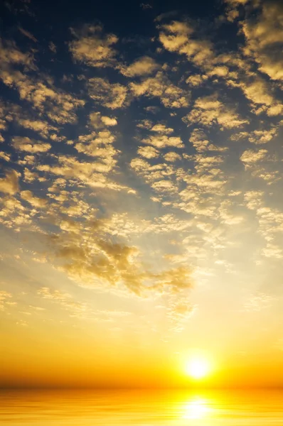 Sunrise sky över havet — Stockfoto