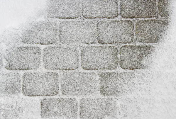 Алмазная плитка, покрытая снегом — стоковое фото