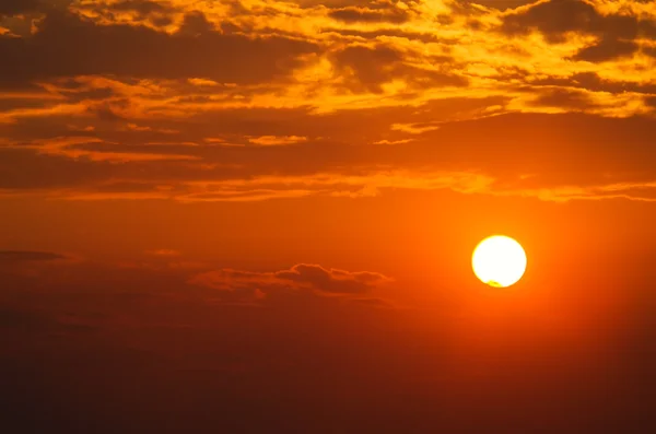 Hemelachtergrond op zonsondergang. — Stockfoto