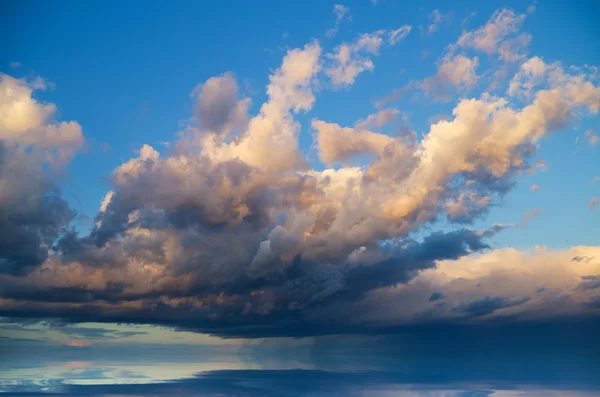 Veduta delle nuvole temporalesche . — Foto Stock