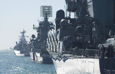 9 Mayıs 2014 'te askeri deniz filosu geçit töreni