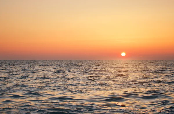 Zonsondergang op zee — Stockfoto