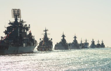 9 Mayıs 2014 'te askeri deniz filosu geçit töreni